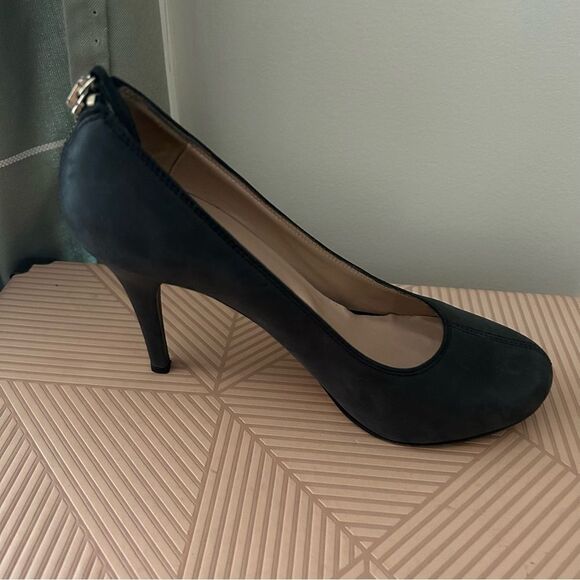 Furla Heels Black Dark Gray Closed Toe Zipper Back Business Casual Neutral - Picture 7 of 13